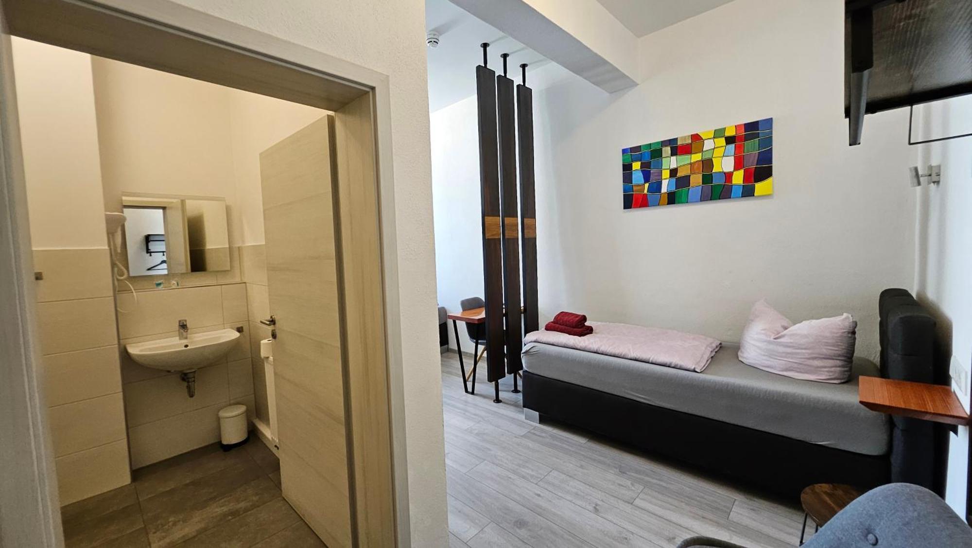 Zum Obstler - Gaststaette Und Pension Gera Room photo